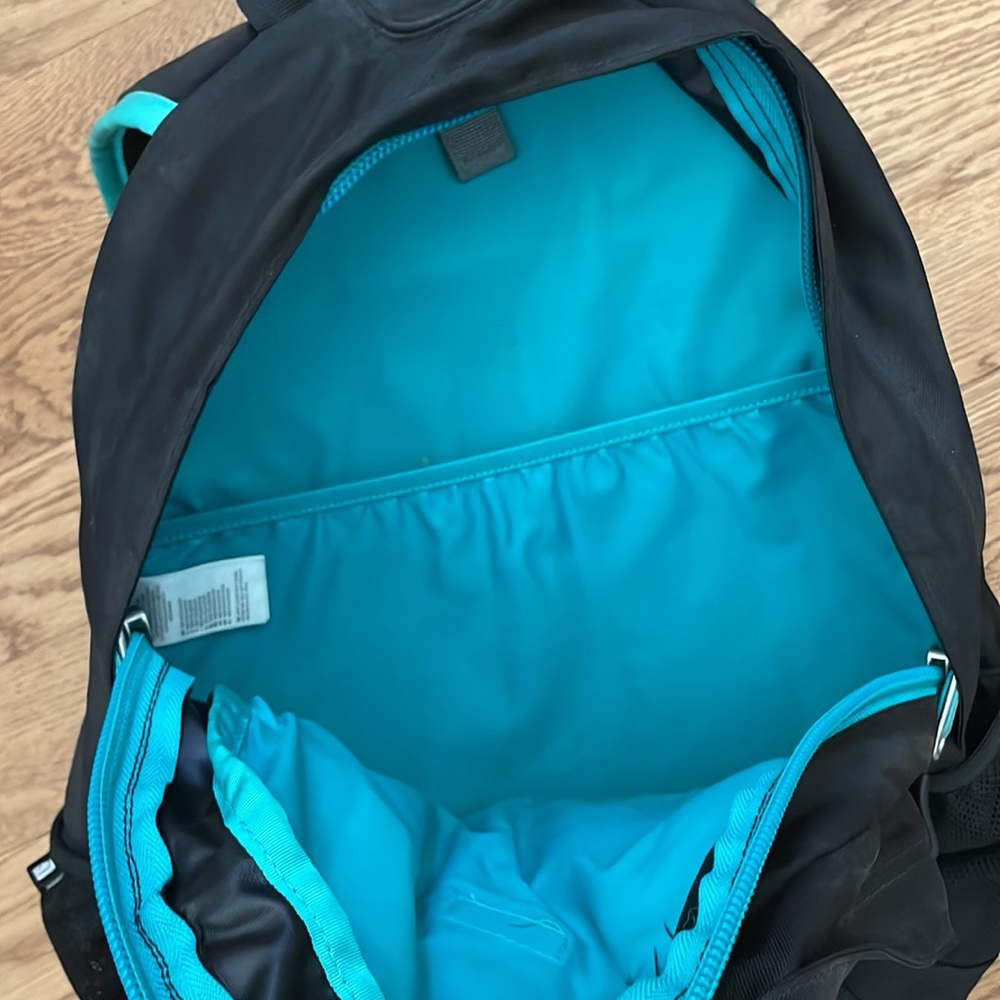 North face Backpack - Picture 3 of 8